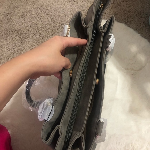 VR NYC Large Zip Closure Tote Handbag w/ Half Moon Pouch - Picture 6 of 8